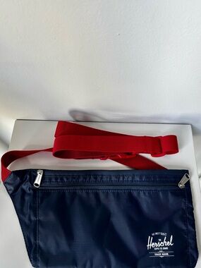 Herschel Supply Fanny Pack Belt Bag Explorer Pouch 7.75"H × 5.75"W